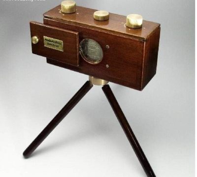 【海寕潮】客户送拍专场 - 【海寧潮】库克2006照片发明180年古典暗盒胶卷照相机纪念银币（原价1600），币有氧化