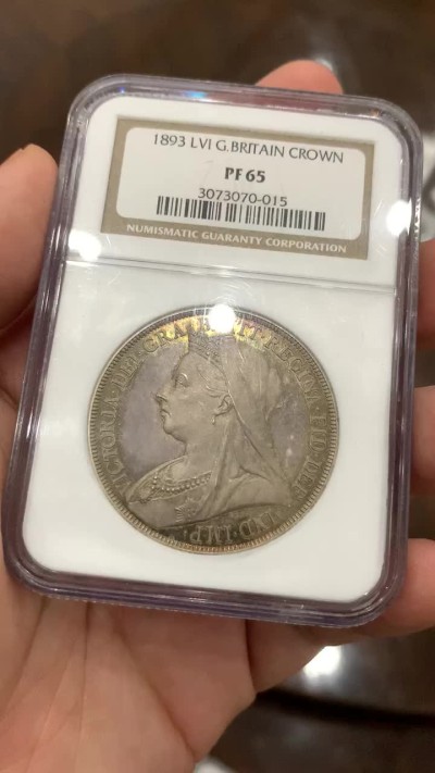 《竞宝斋》中天佳节（端午节特拍）6月12日-周日-第64场 NGC PF65 英国精制65分 1893年 维多利亚女王 克朗马剑大银币  顶级高分 难得状态 PF滞涨品种 值得投资