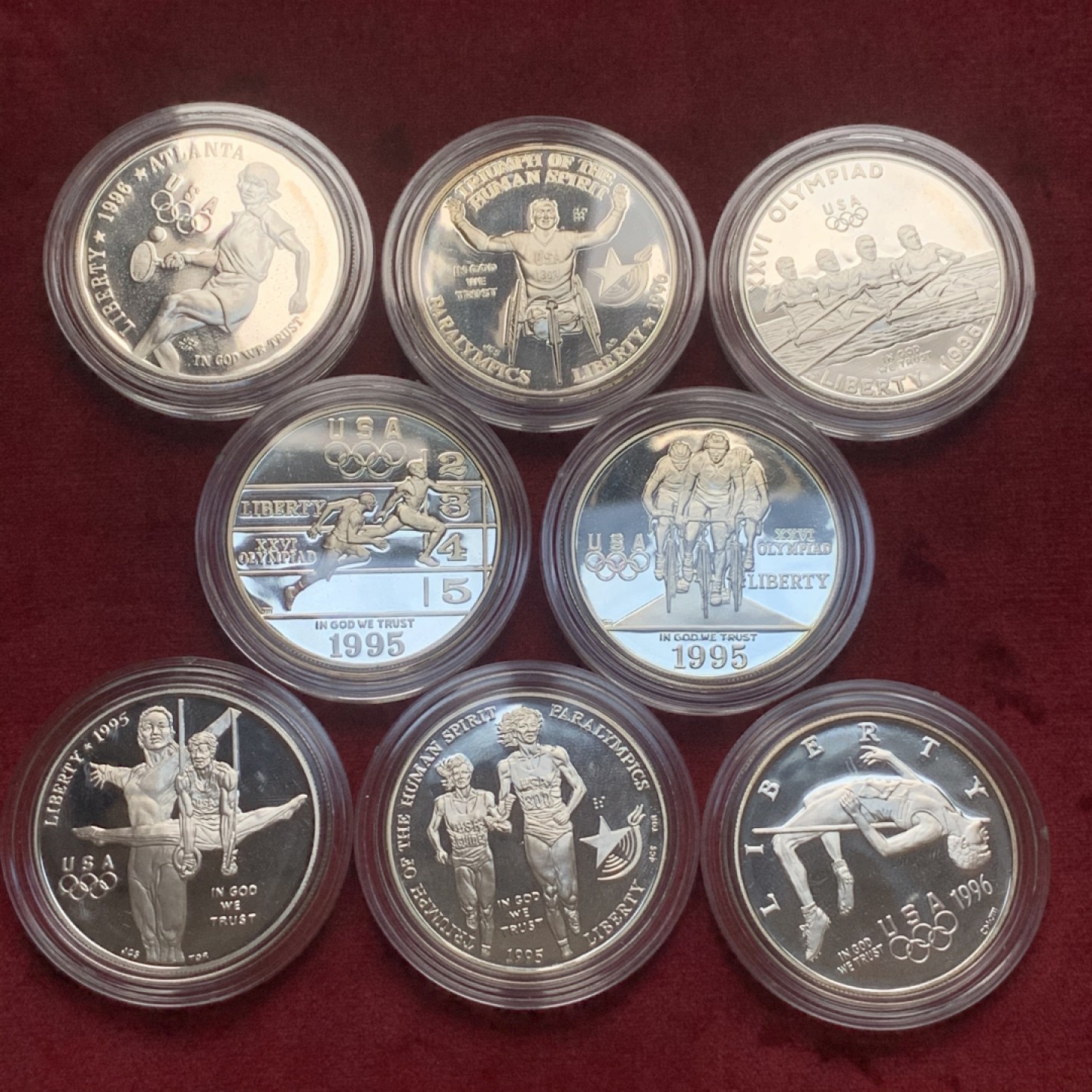 《竞宝斋》中天佳节（端午节特拍）6月12日-周日-第64场 美国 1996年 亚特兰大 奥运会 精制 1美元 银币 8枚套，原盒带证书 保存的非常好 非常少见的一套 单枚重量26.73克 900银