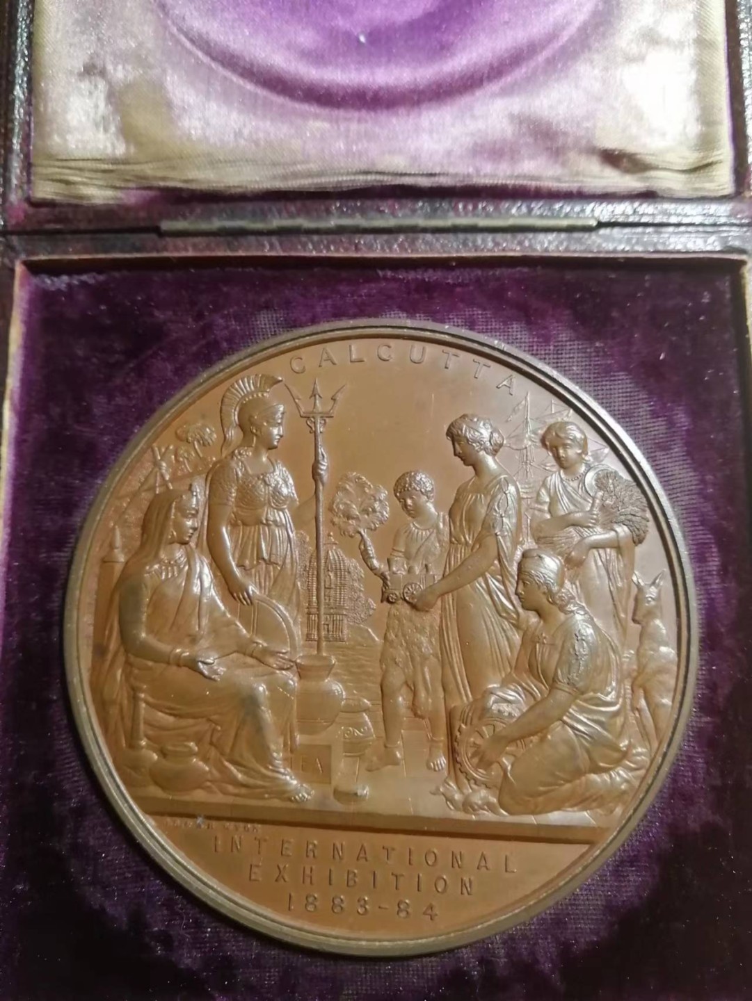 好章还需好盒衬 1883-84印度加尔各答世博会原盒铜章