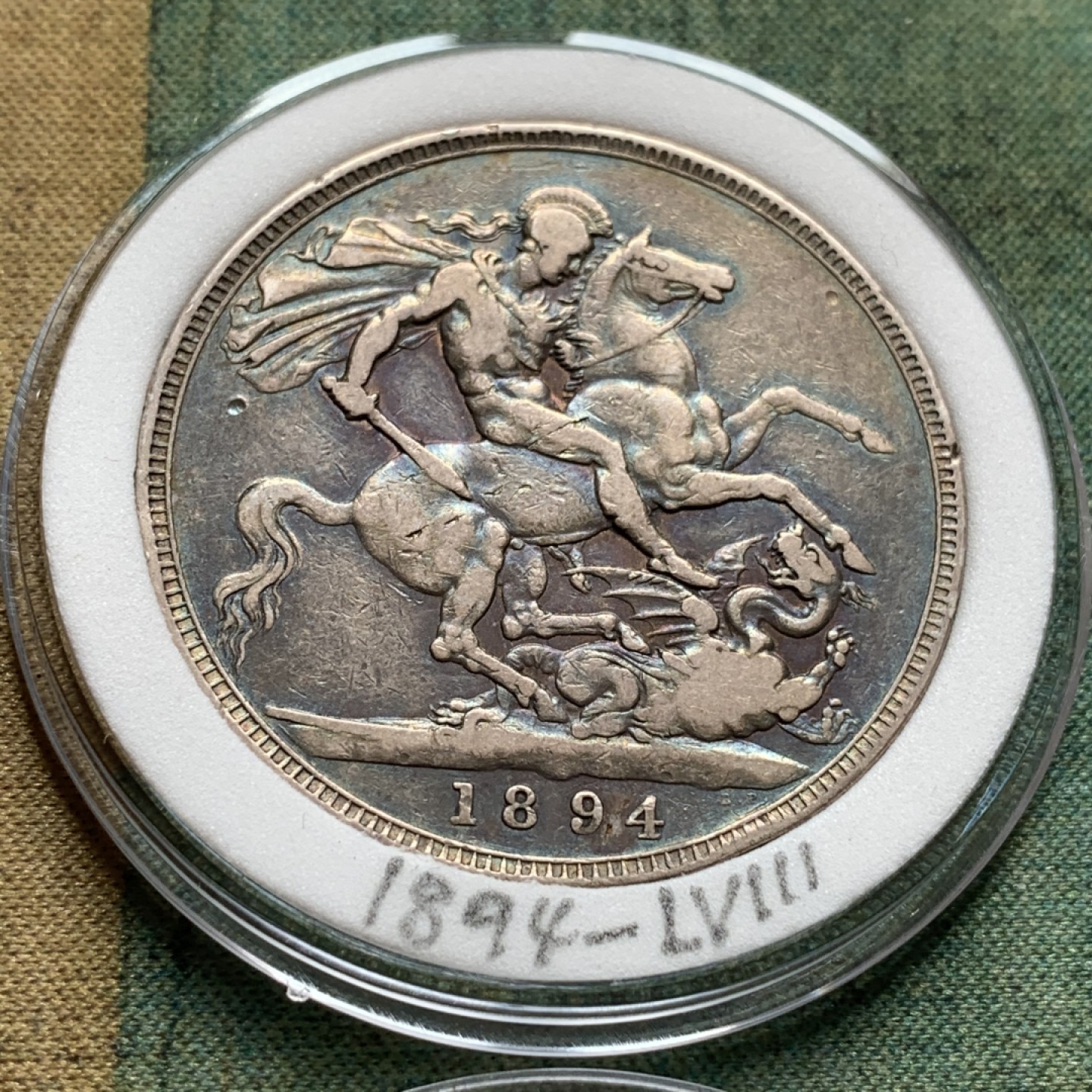 《竞宝斋》中天佳节（端午节特拍）6月12日-周日-第64场 英国 维多利亚 披纱版马剑银币 16枚大全套 囊括除精制版外的所有年份以及不同的边铭，品相基本在XF-AU级别 原味包浆为主 细节看图。