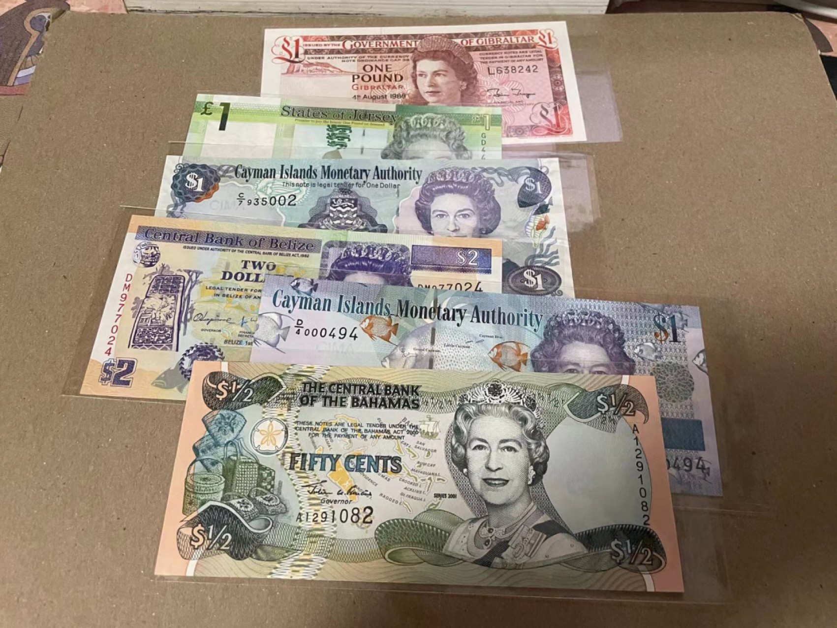 【Blue Auction】✨世界纸币精拍第192期——大蚂蚁&大胡子 【一组6张】多国女王纸币一组 全新UNC