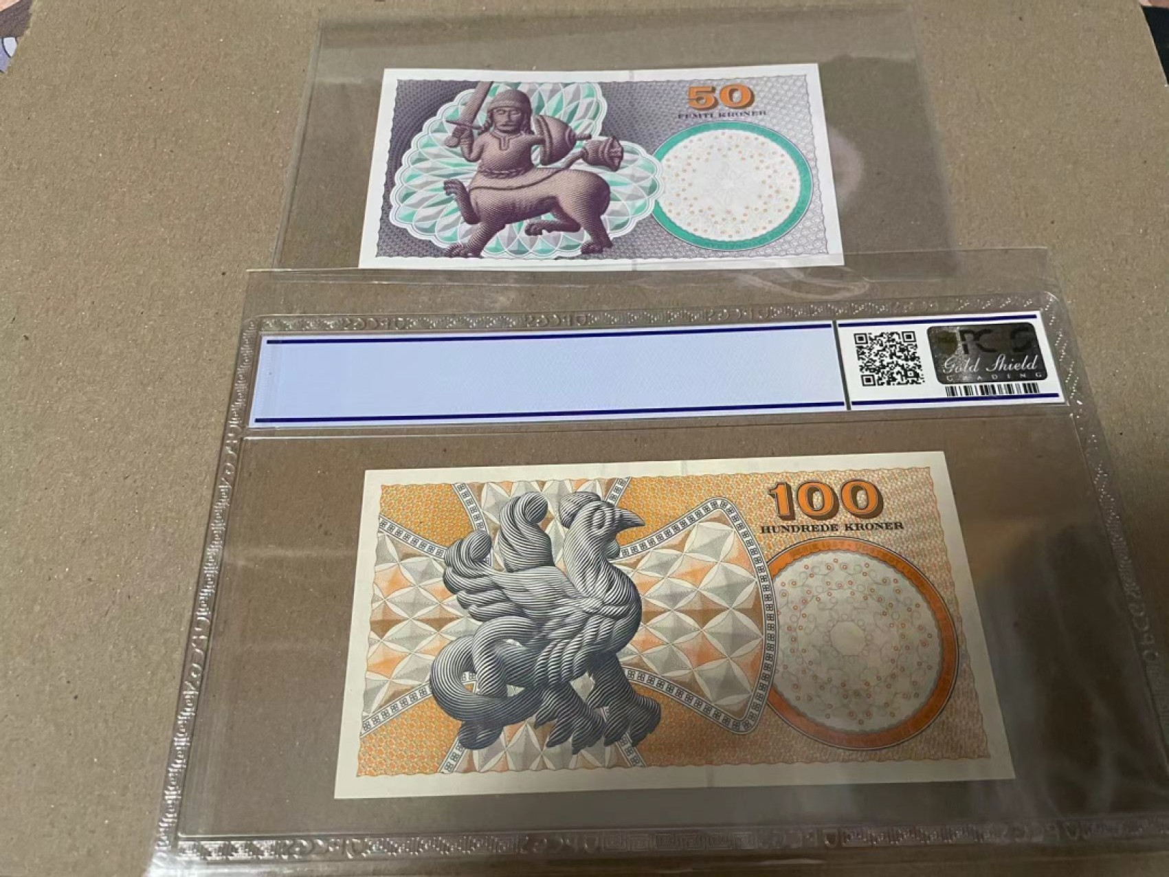 【Blue Auction】✨世界纸币精拍第192期——大蚂蚁&大胡子 【一组2张】丹麦 1999年100克朗 PCGS67EPQ&丹麦 50克朗 全新UNC