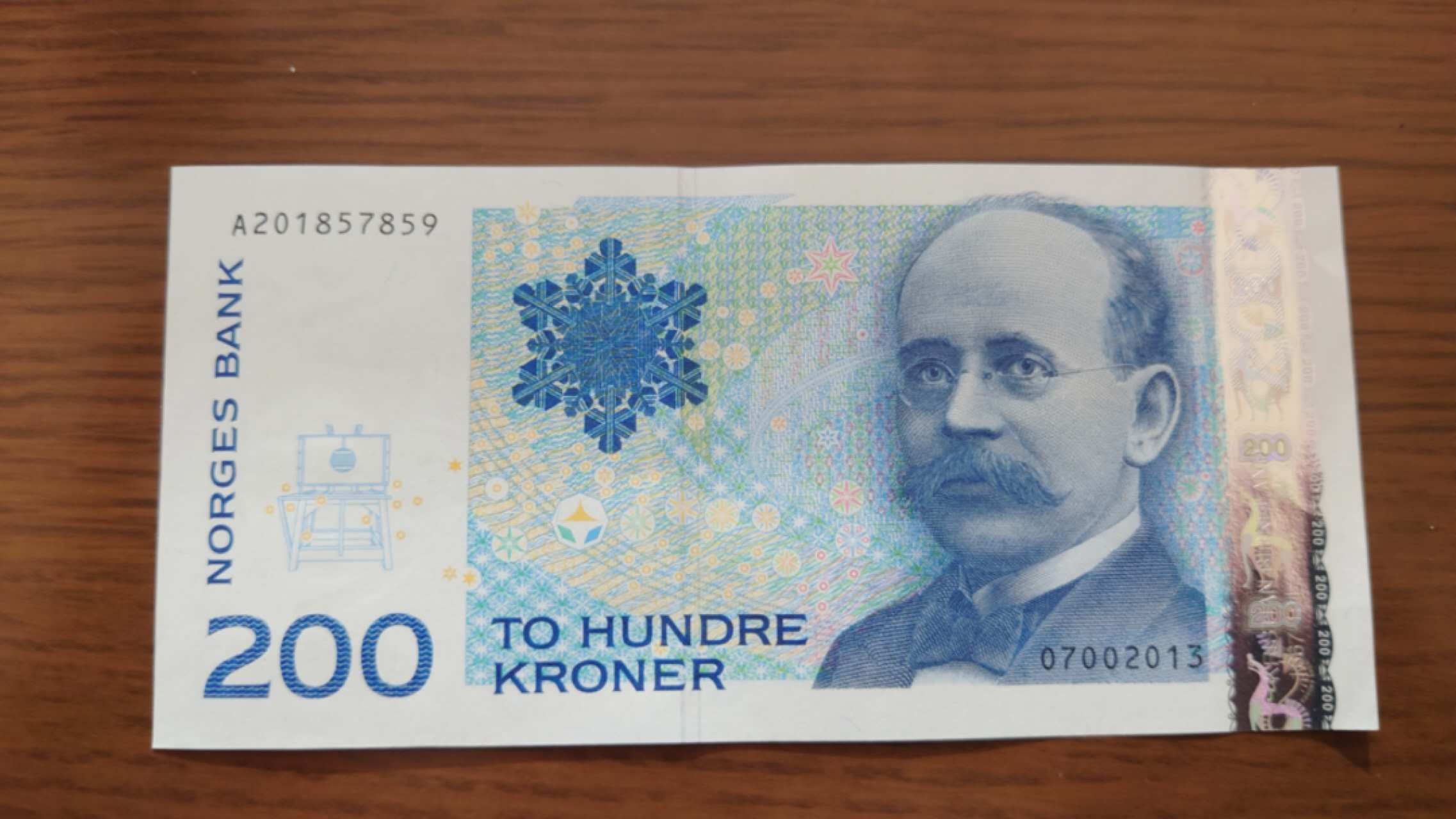 【囧羊收藏】精选微拍第46期暨2022年第三期  港澳台和外币 2013年挪威200克朗 A冠 全新UNC 全程无4尾9