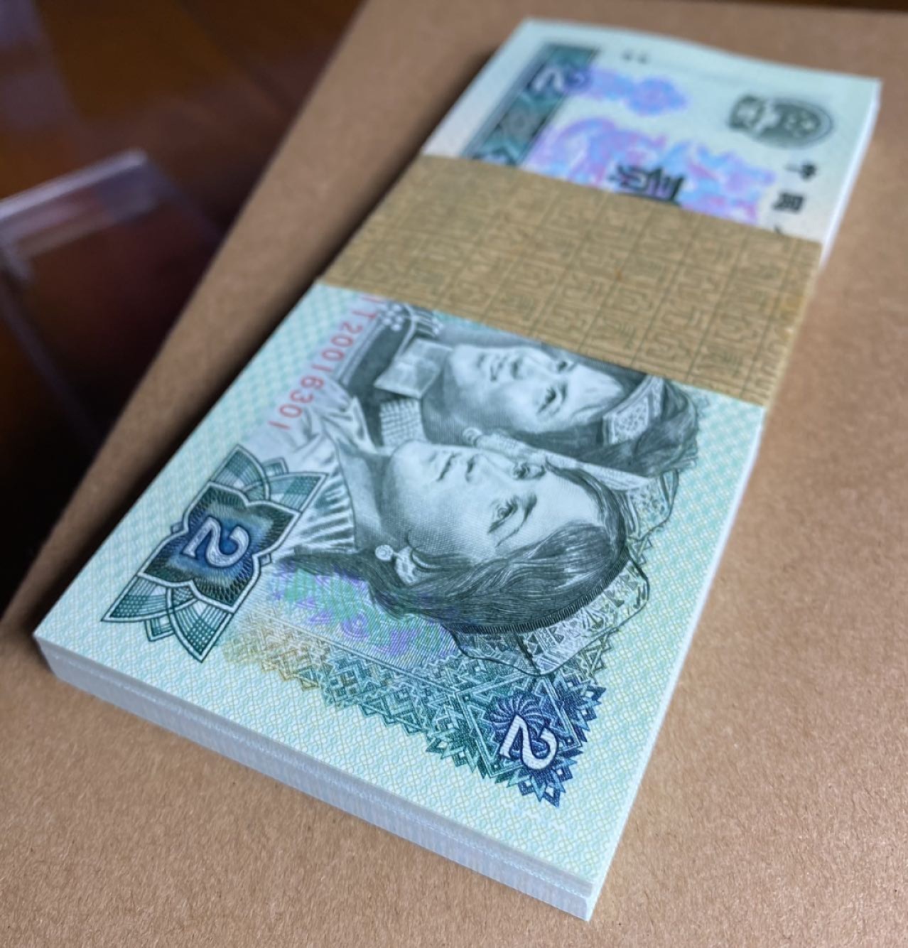 大黄蜂拍卖第56期 802绿钻IT20016301百连，绝品无斑，油墨飘香