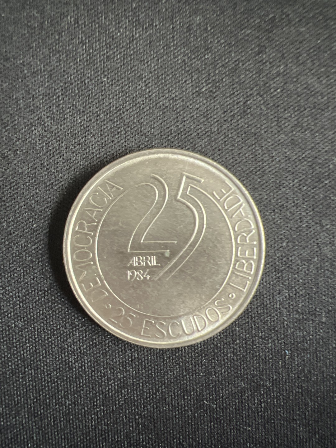 泡泡堂第二期 世界硬币专场，全场20包邮 葡萄牙1984年25埃