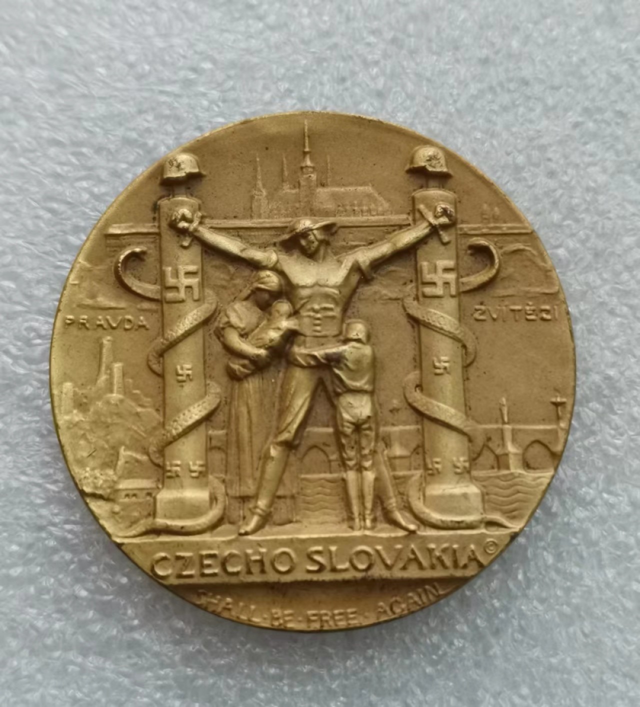 瓶子🏺第43期拍卖会 捷克1939年“我们要自由”镀金铜章