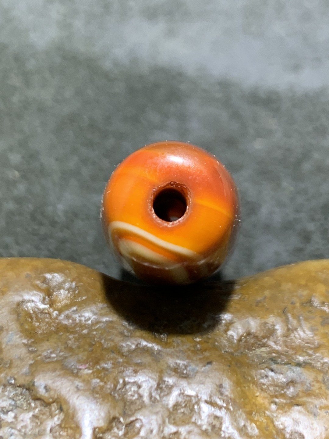 精美天眼缠丝玛瑙桶珠一颗