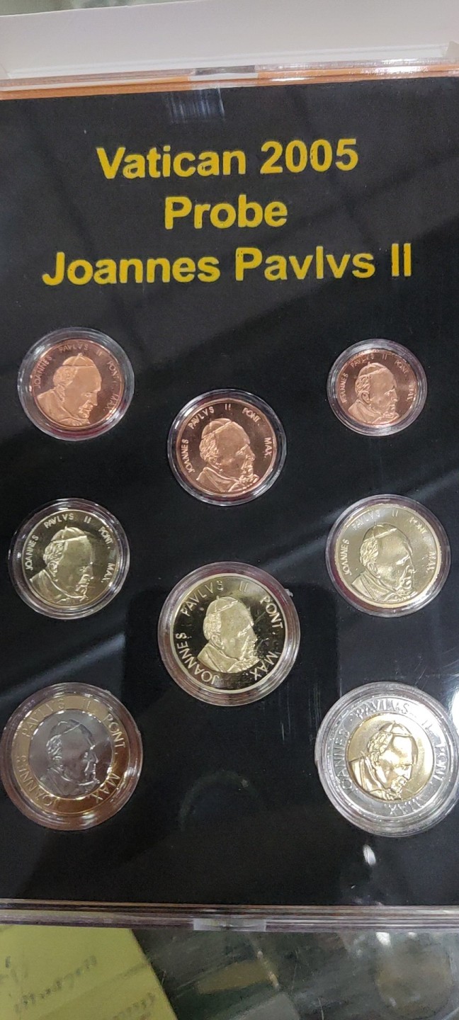 凡蒂冈保罗二世八枚纪念币封装
