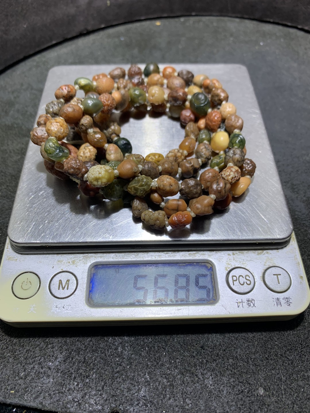 精美鱼籽纹筋脉石玛瑙108项链一条，
