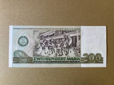 《张总收藏》61期——冠军外币 东德200马克 UNC 1985年版