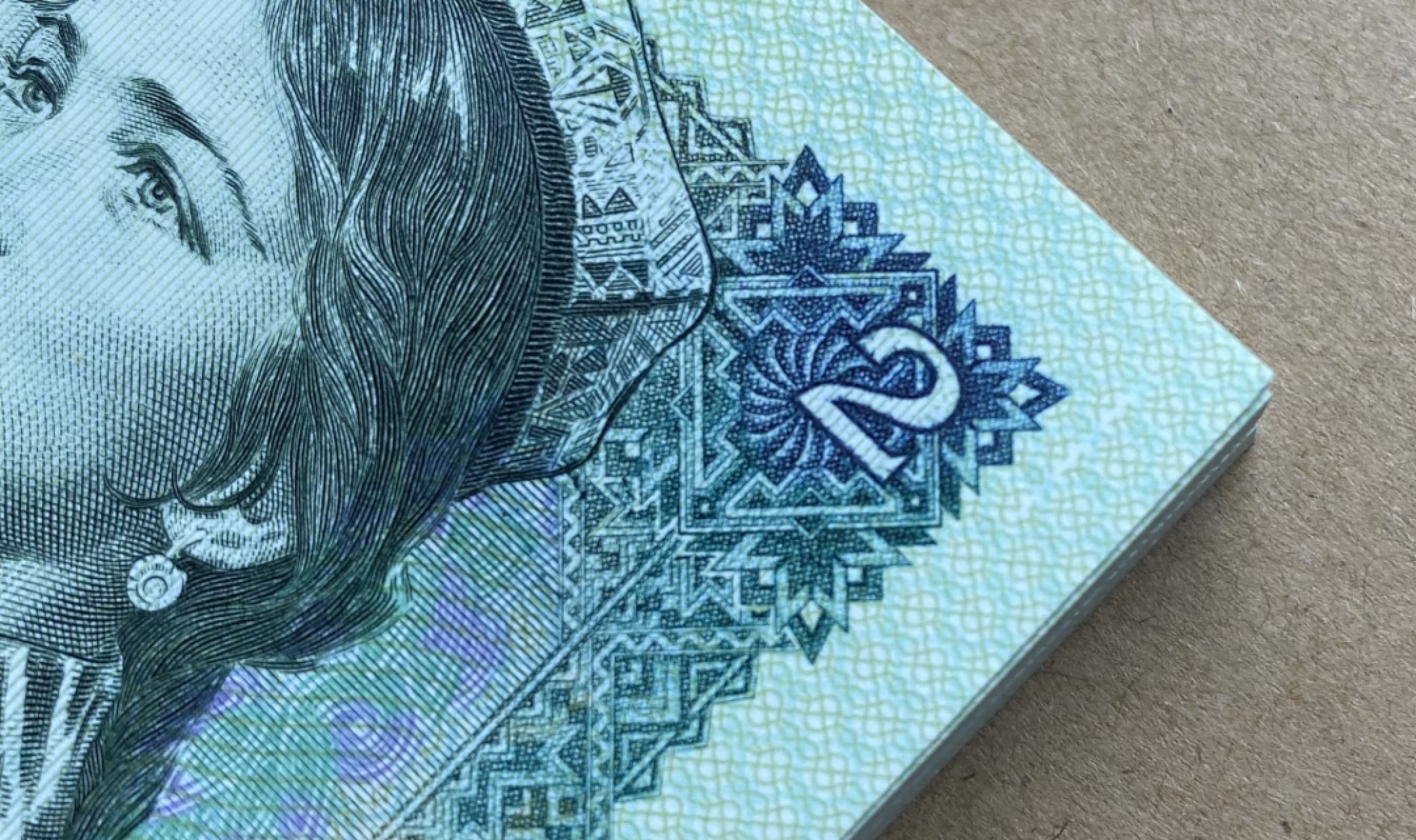 大黄蜂拍卖第56期 802绿钻IT20016301百连，绝品无斑，油墨飘香