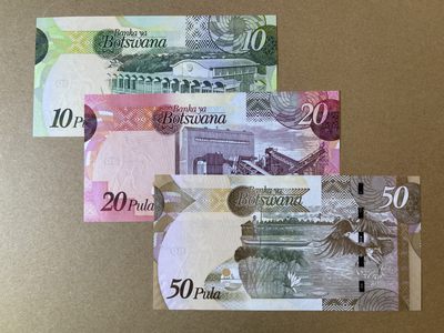 《张总收藏》61期——冠军外币 (3张一组)博兹瓦纳10、20、50元3张 UNC 2009年 全AA冠尾76