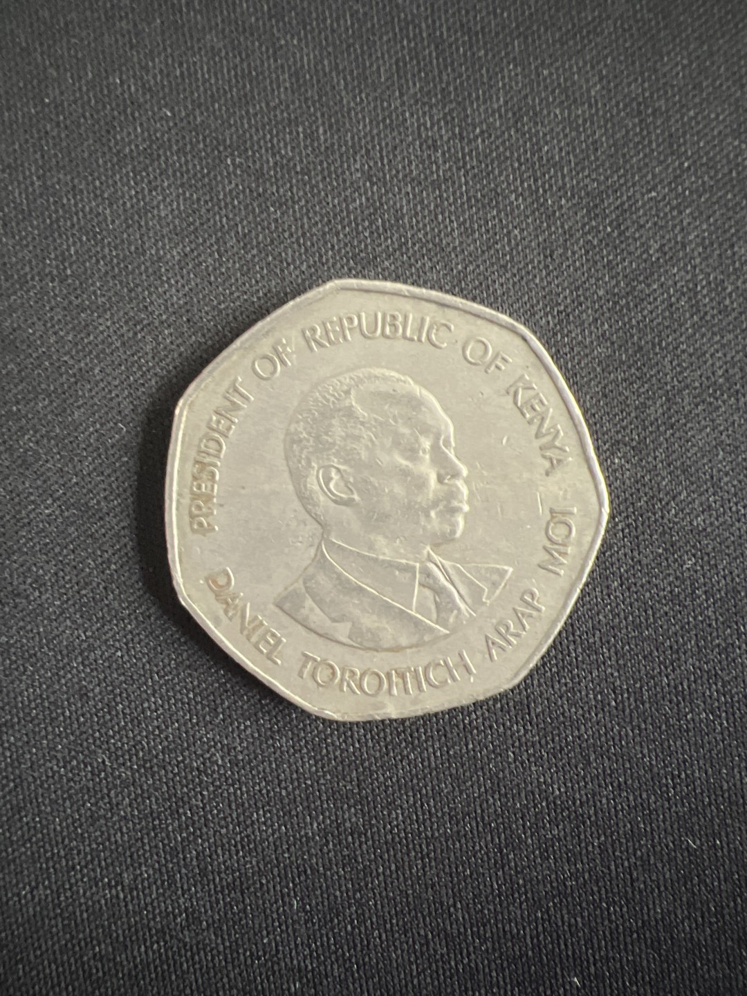 泡泡堂第二十二期  世界硬币纪念章专场（全场20包邮） 肯尼亚1985年五先令