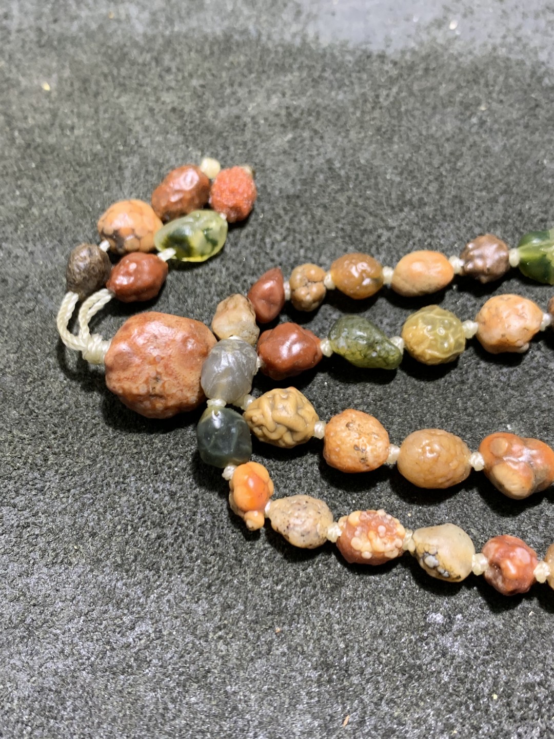 精美鱼籽纹筋脉石玛瑙108项链一条，