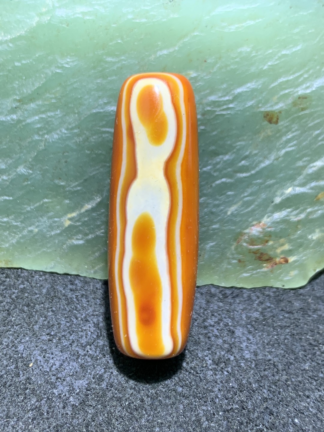 精美天眼缠丝玛瑙桶珠一颗