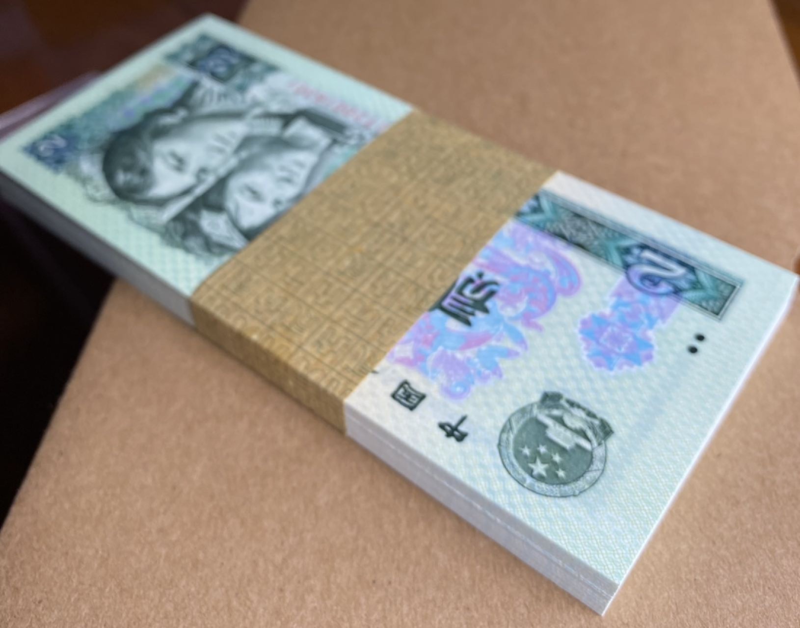 大黄蜂拍卖第56期 802绿钻IT20016301百连，绝品无斑，油墨飘香