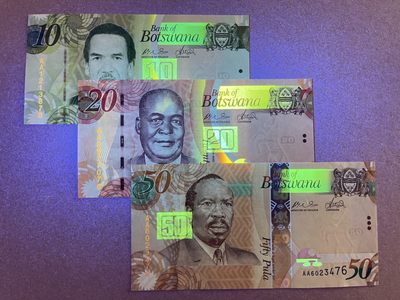 《张总收藏》61期——冠军外币 (3张一组)博兹瓦纳10、20、50元3张 UNC 2009年 全AA冠尾76