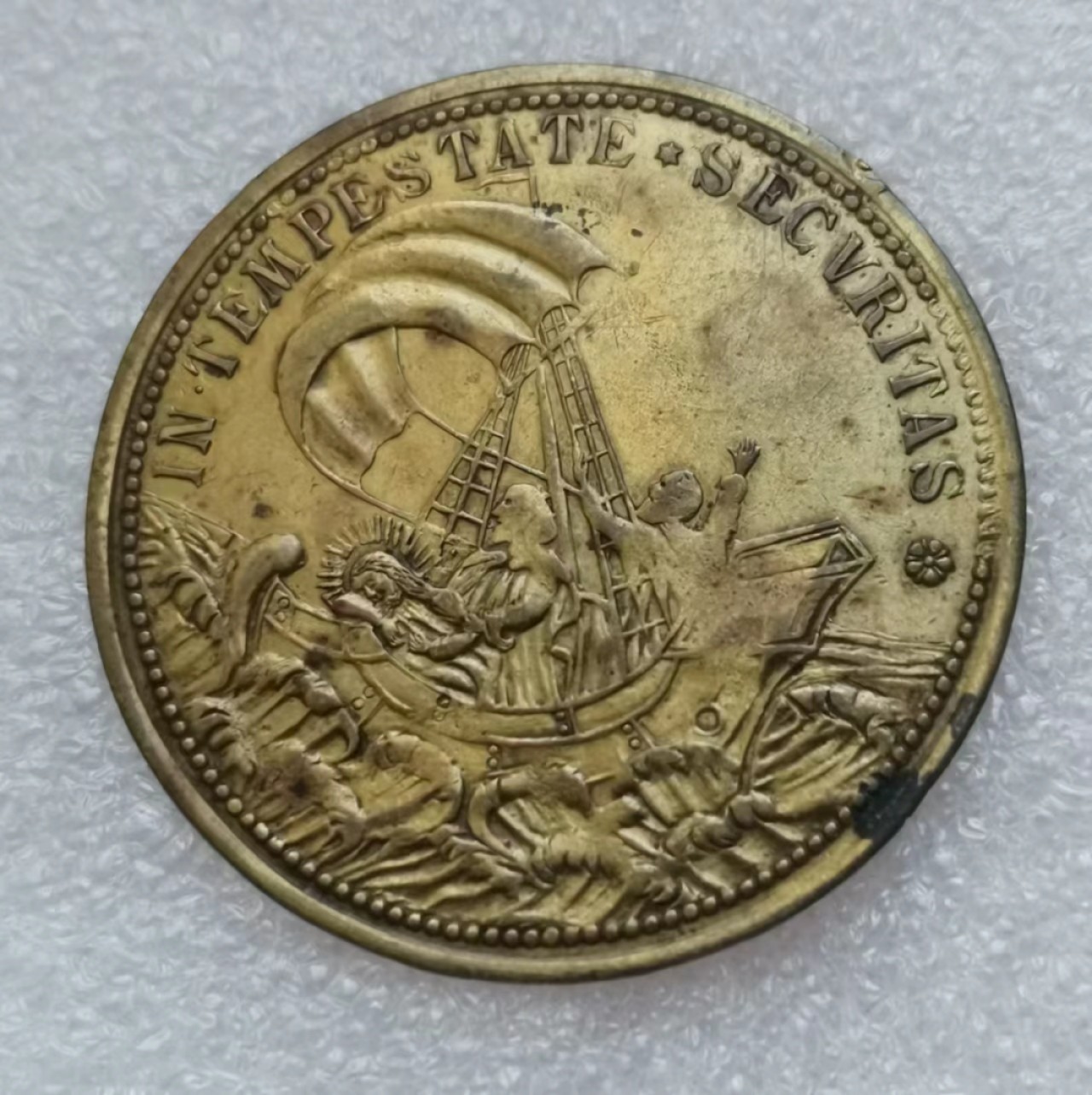 瓶子🏺第43期拍卖会 19世纪屠龙“风暴里的维多利亚号”铜质币章