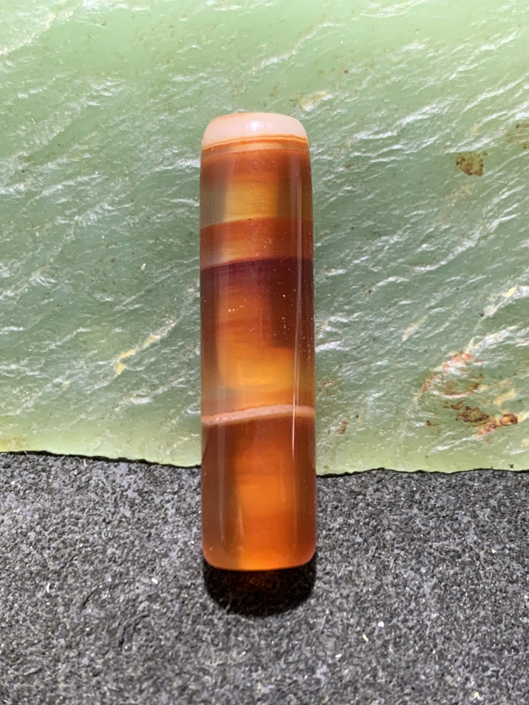 精美千层纹缠丝玛瑙直桶，桶珠一个