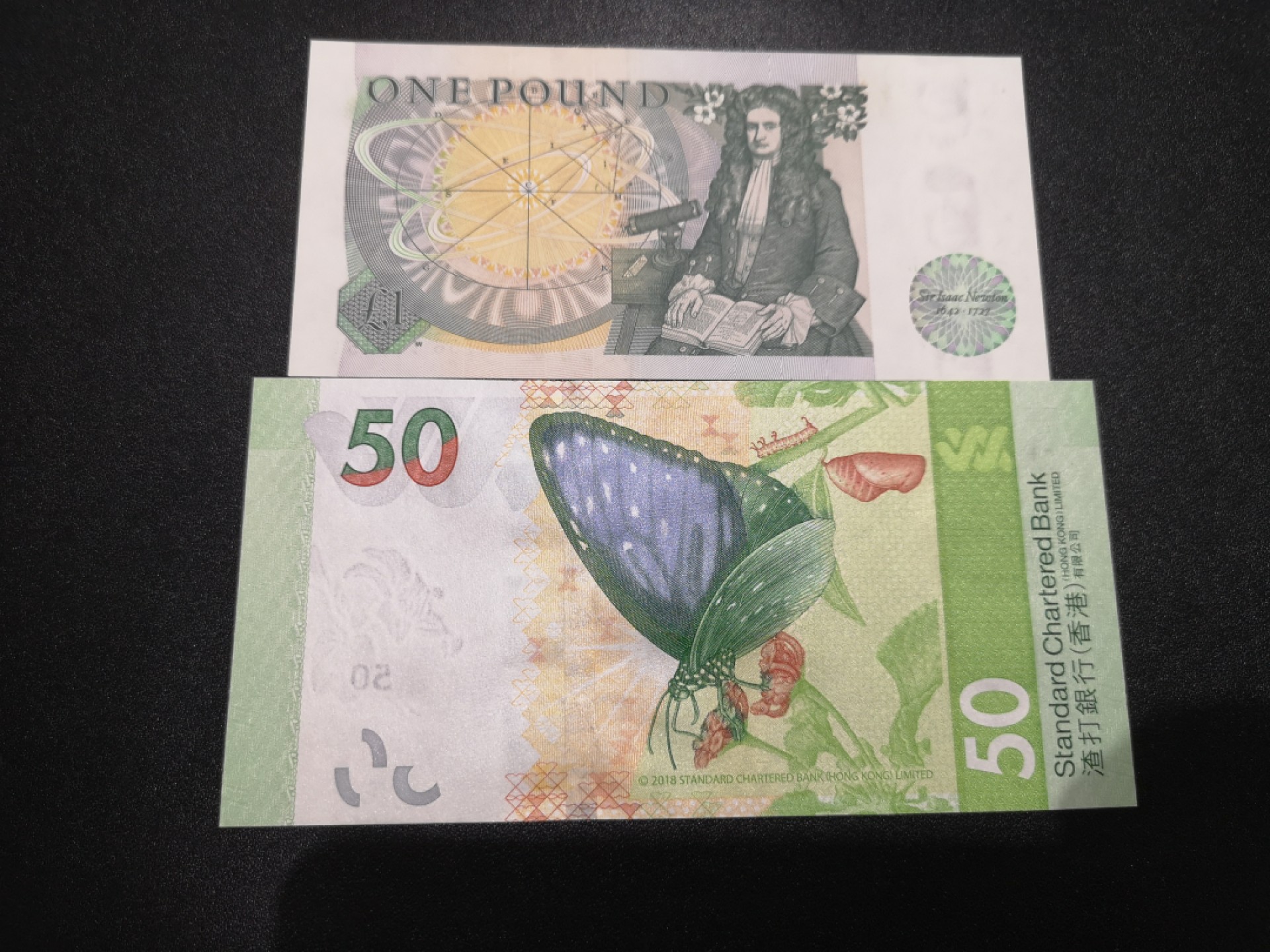 《外钞收藏家》第一百八十二期拍卖 英国D序列1镑加2020年渣打银行港币50元 全新UNC