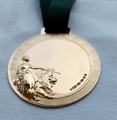 彼得堡世界钱币勋章拍卖第3期，本周五六两连拍，0佣金全场包邮,6月17号晚七点半0元起拍 - 英国皇家造币厂2021年尤娜与狮子18k镀金银章，原盒证，26克925银，限量发行量1百枚，做工精美