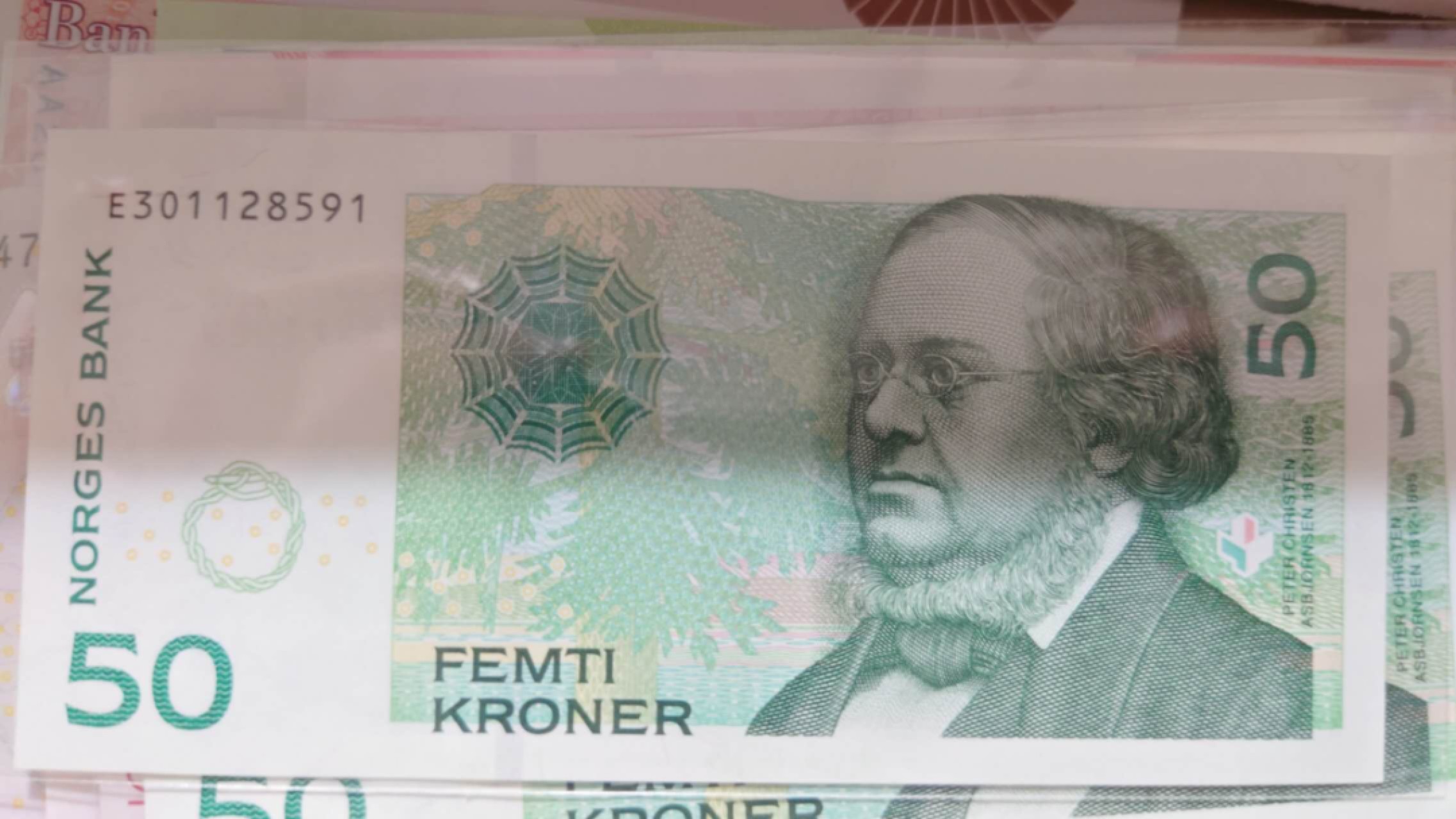 【囧羊收藏】精选微拍第46期暨2022年第三期  港澳台和外币 2015年挪威50克朗 E冠 全新UNC 全程无47