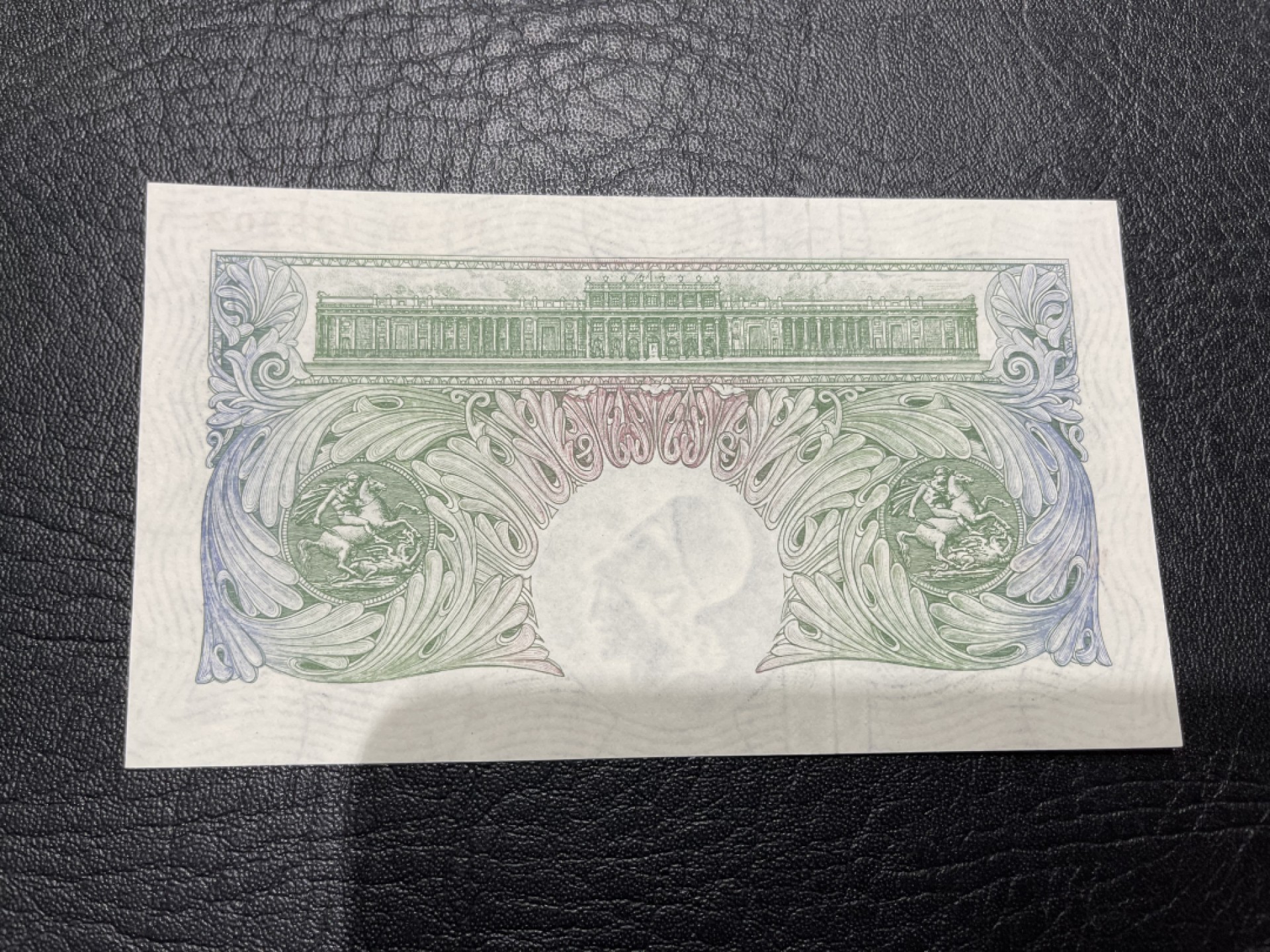 《外钞收藏家》第一百八十二期拍卖 英国A序列1镑 全新UNC