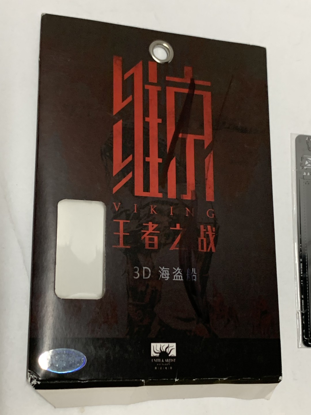 零元拍：《维京：王者之战》男一号丹尼拉·科兹洛夫斯基（Даниил Валерьевич Козловский）亲笔签名影片官方金属蚀刻片维京海盗船模型！