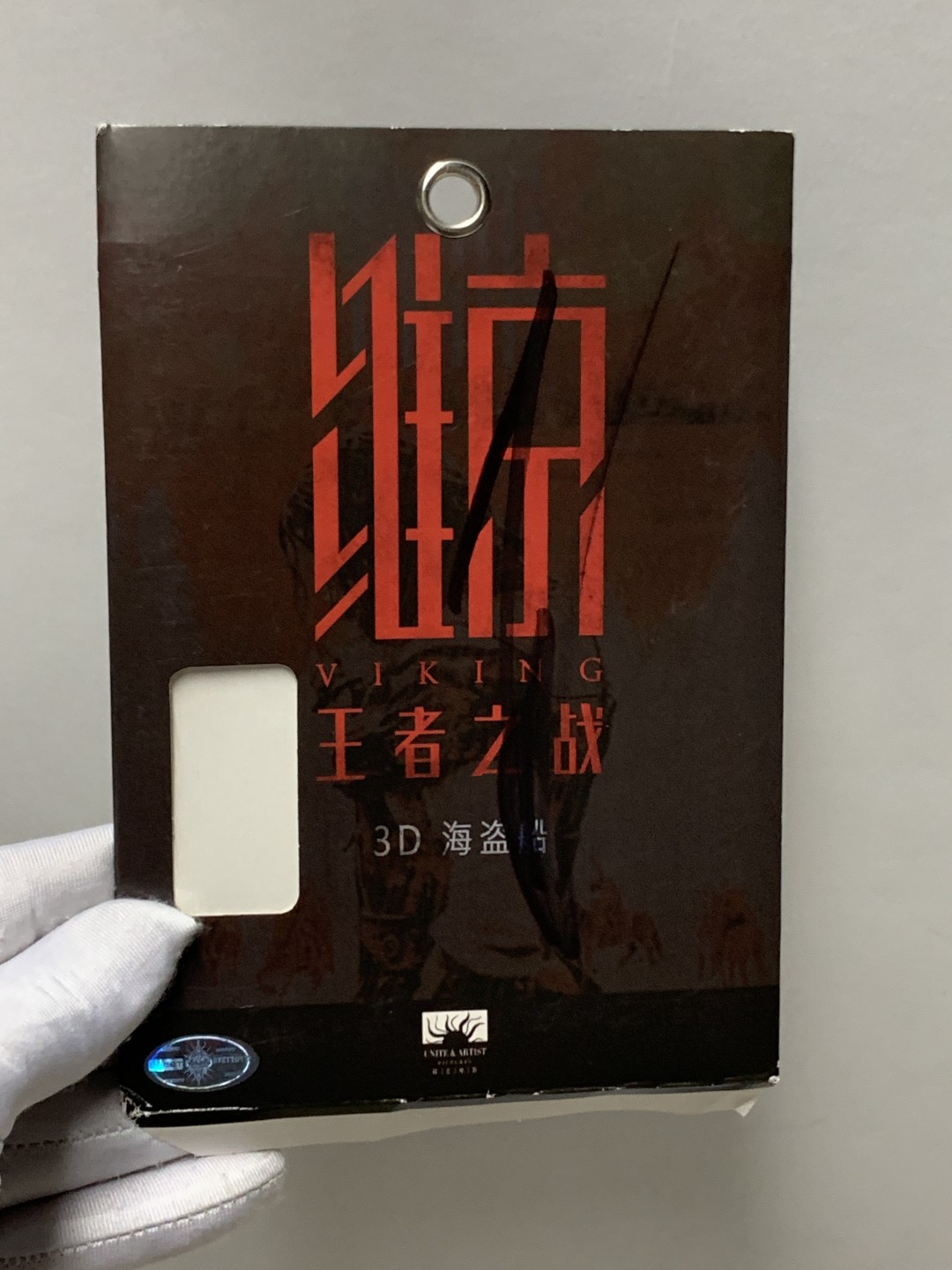 零元拍：《维京：王者之战》男一号丹尼拉·科兹洛夫斯基（Даниил Валерьевич Козловский）亲笔签名影片官方金属蚀刻片维京海盗船模型！