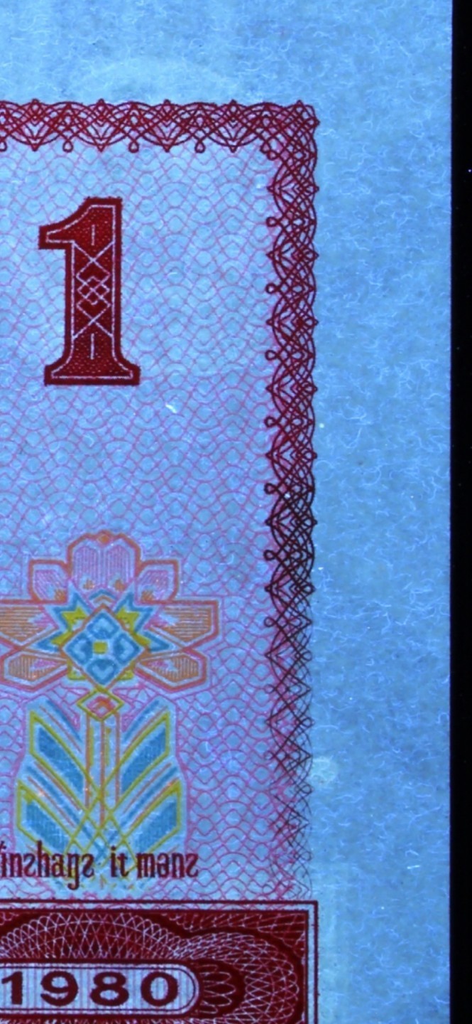 千家老金精品！中国龙里的稀罕物，金丝荧！Fq3126是公认的传统强流水，也是当年PMG开标的重要流水之一！在钱坤开标时整体达不到至尊效果！今天有一张不但是至尊而且是纤云还是金丝荧！在3126流水实属难得！奇异的金丝荧在每一张钱币的右侧闪闪发光，整刀相同！众所周知，人民币的荧光丝是从961才开始出现，为什么出现在801中国龙不得而知！捡漏来千家，全世界最为纯净的拍场！  千家老金精品！中国龙里的稀罕物，金丝荧！金花王，套印移位花头发！这一张是至尊中国龙，还是纤云！在3126流水里非常罕见！Fq31260460，钱坤评级67分！公认的传统强流水，也是当年PMG开标的重要流水之一！在钱坤开标时意外在个别刀货中发现奇异的金丝荧，在每一张钱币的右侧闪闪发光，堪称奇迹！！