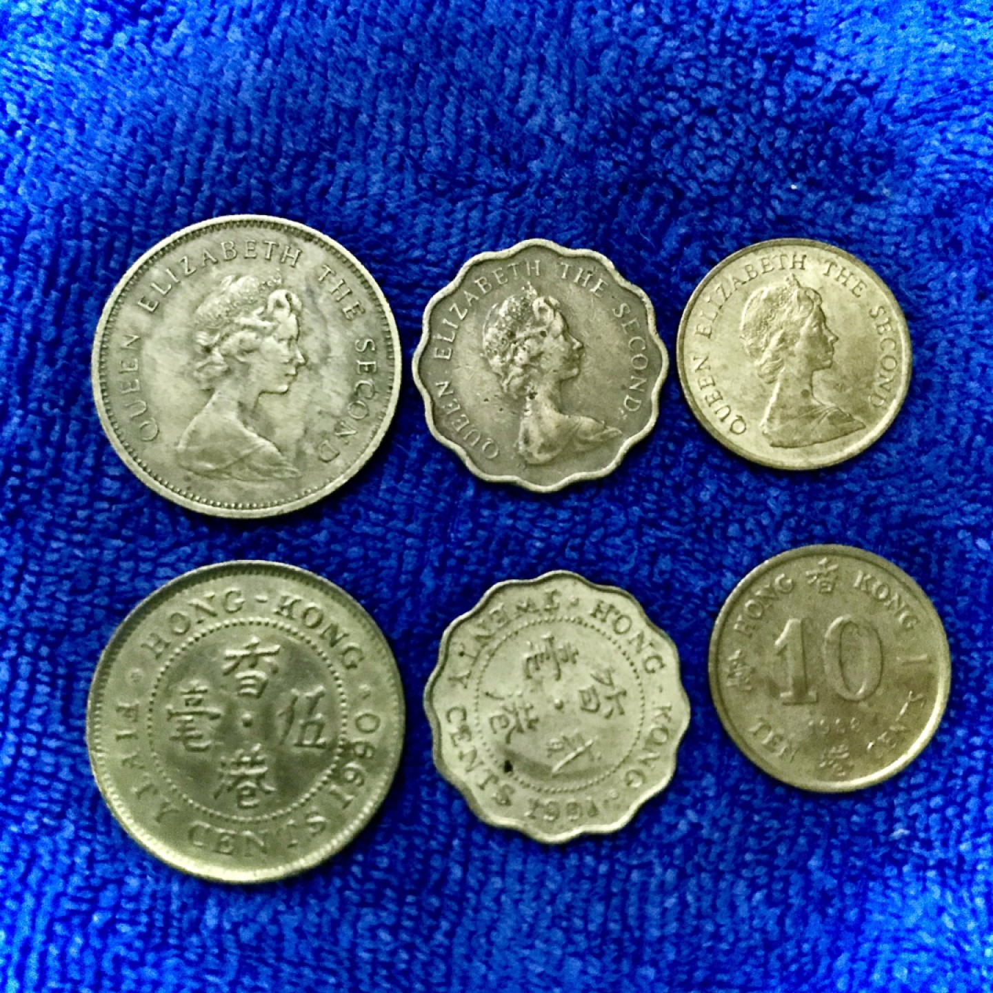 英属港硬币一套全6枚，正面5元2元1元5角2角1角，背面英女皇头像，品相好值得收藏了，非假不退不换，一口价包邮直接拍付款。