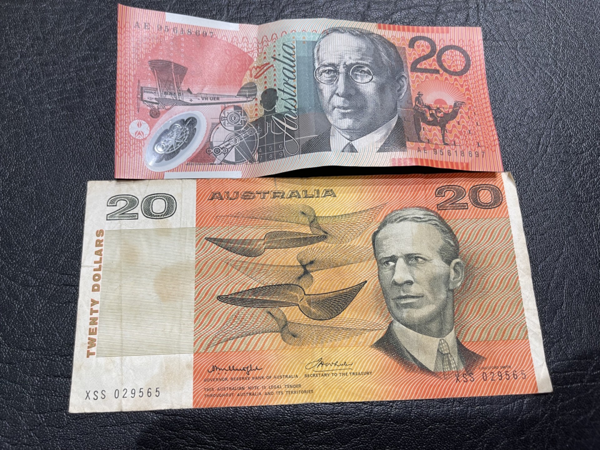 《外钞收藏家》第一百八十三期拍卖 澳大利亚20元纸币和塑料钞 共2张 流通品相