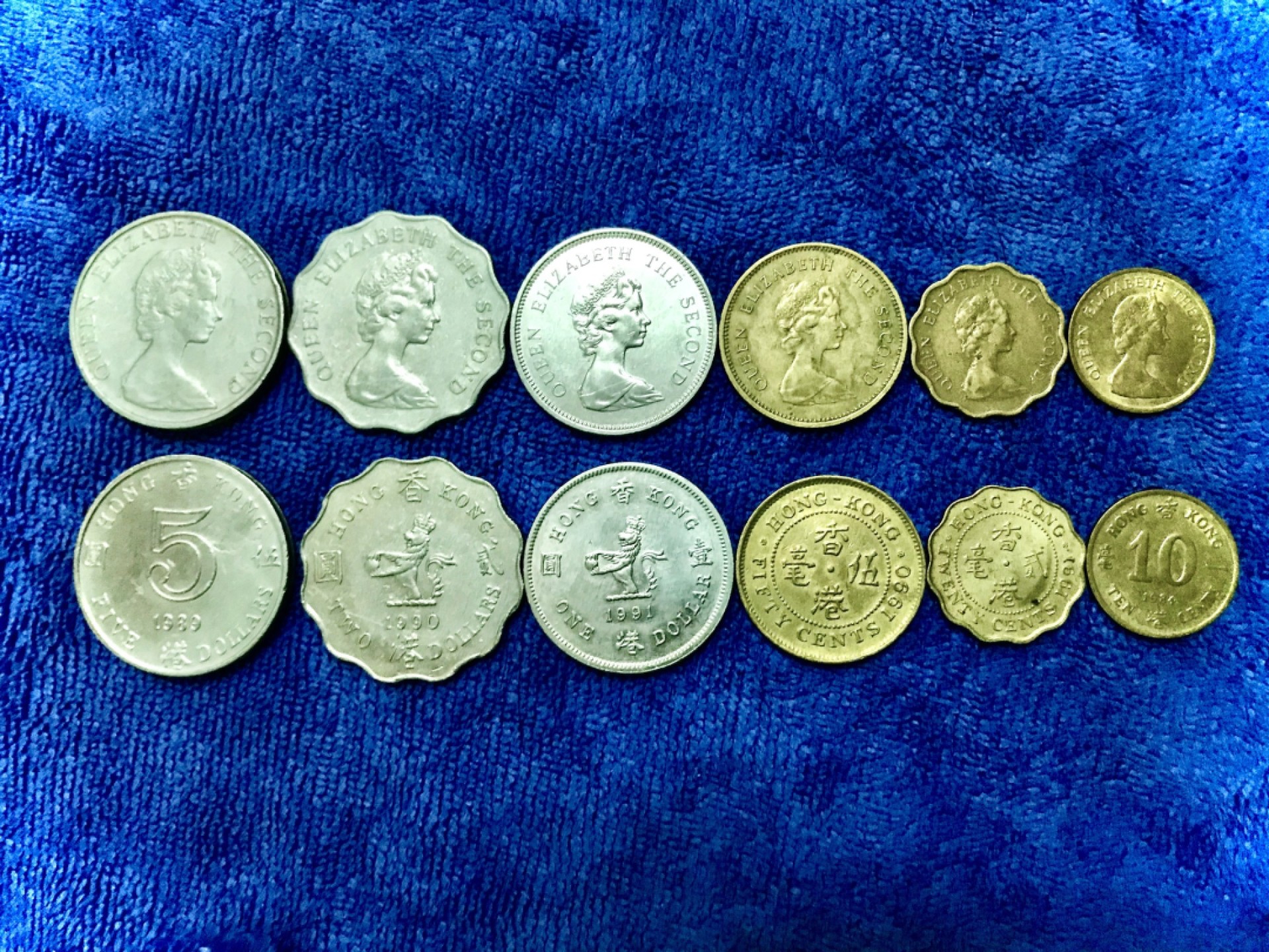 英属港硬币一套全6枚，正面5元2元1元5角2角1角，背面英女皇头像，品相好值得收藏了，非假不退不换，一口价包邮直接拍付款。