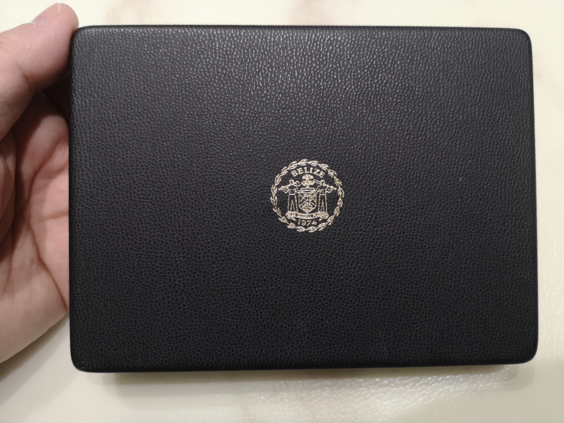 《外钞收藏家》第一百八十三期拍卖 1974年伯利兹 珍稀鸟类纪念币 8枚 精装盒子