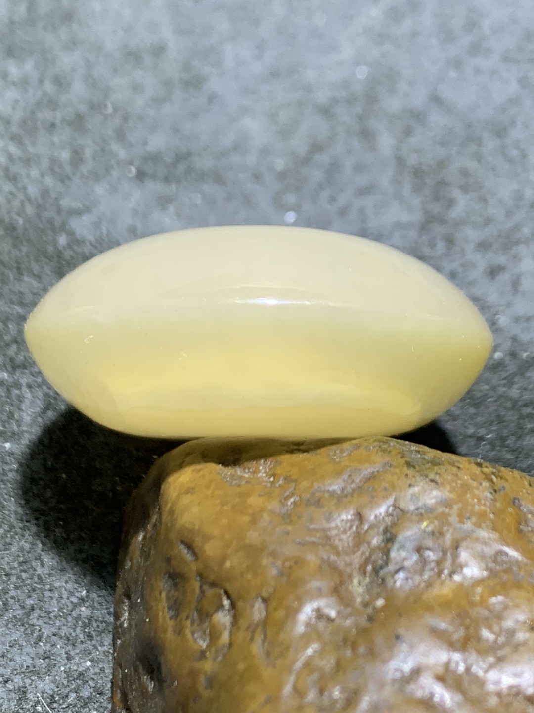 精美冰飘战国红玛瑙面包圈平安扣一个，