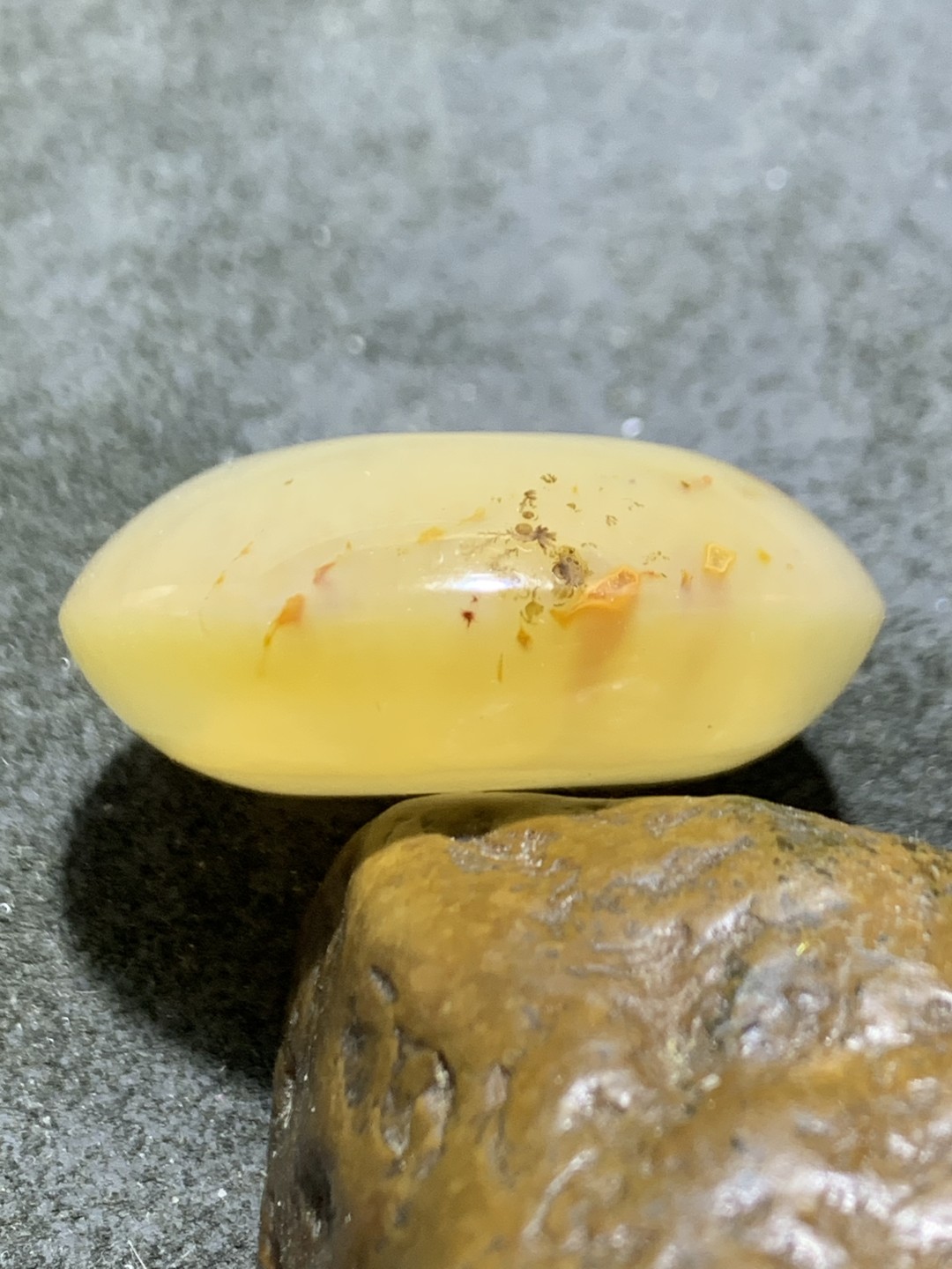 精美冰飘战国红玛瑙面包圈平安扣一个，