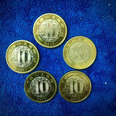 鸡年纪念币2017年面值10元，全新品相5枚，新加入“稀＂APP会员，第一单优惠价交友，5枚一口价包邮49元酬宾价