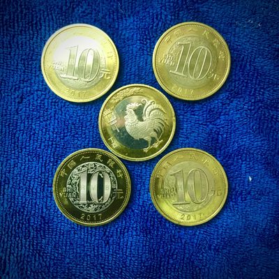 鸡年纪念币2017年面值10元，全新品相5枚，新加入“稀＂APP会员，第一单优惠价交友，5枚一口价包邮49元酬宾价
