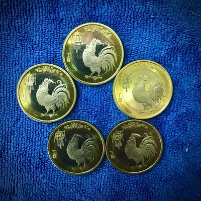鸡年纪念币2017年面值10元，全新品相5枚，新加入“稀＂APP会员，第一单优惠价交友，5枚一口价包邮49元酬宾价