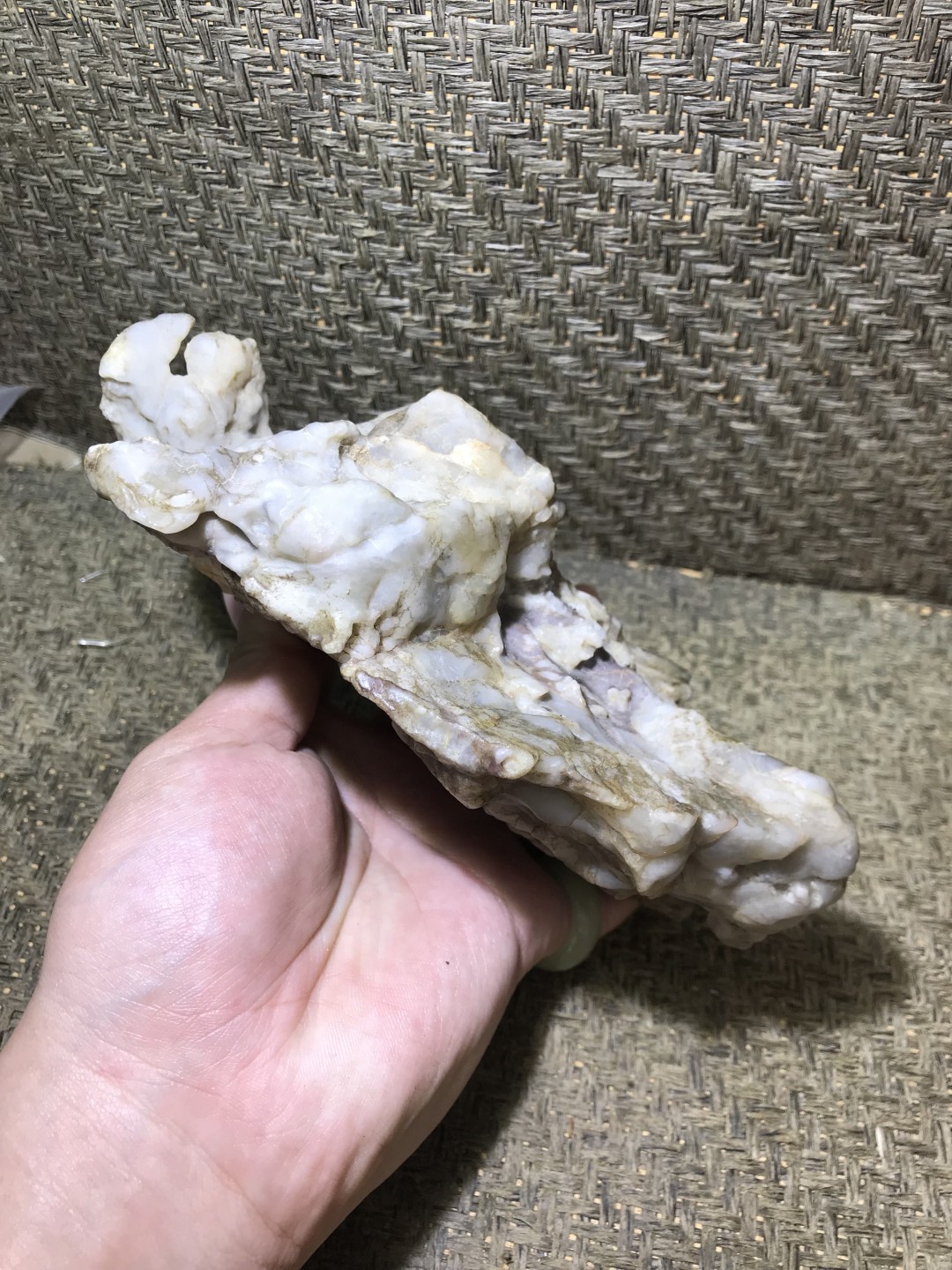 精美戈壁高玉化风凌石原石笔摆件.（把件）一块