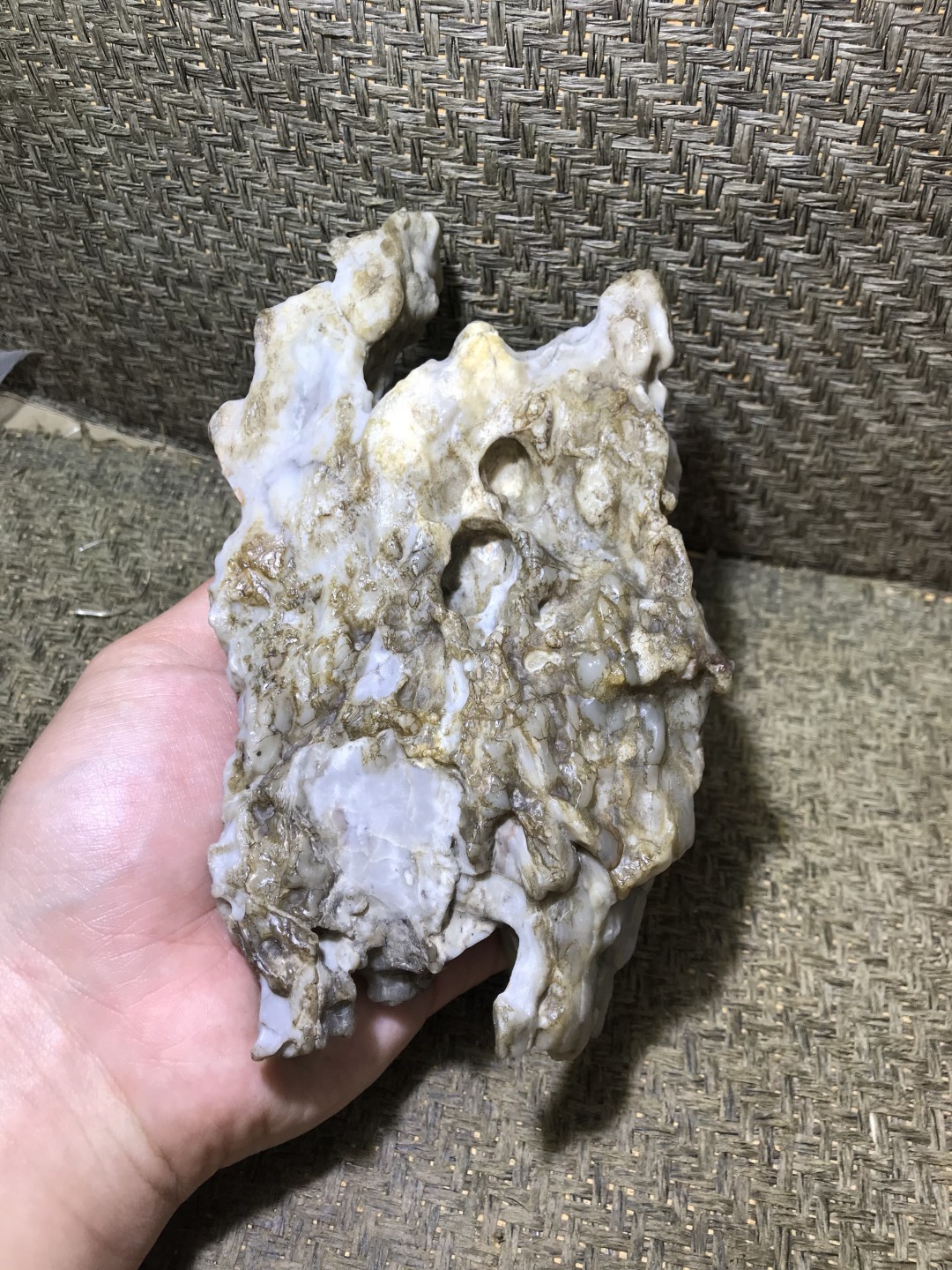 精美戈壁高玉化风凌石原石笔摆件.（把件）一块