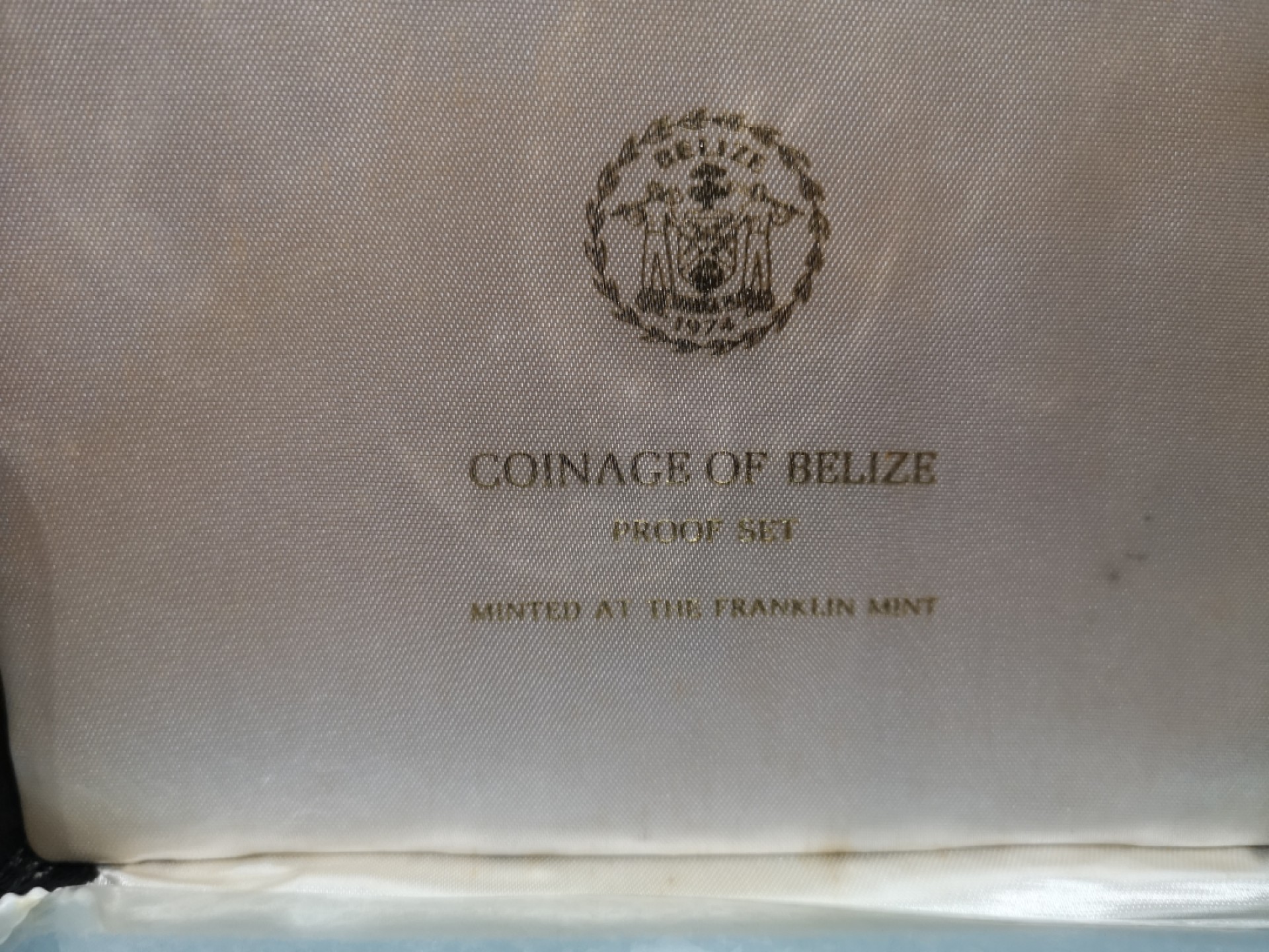 《外钞收藏家》第一百八十三期拍卖 1974年伯利兹 珍稀鸟类纪念币 8枚 精装盒子