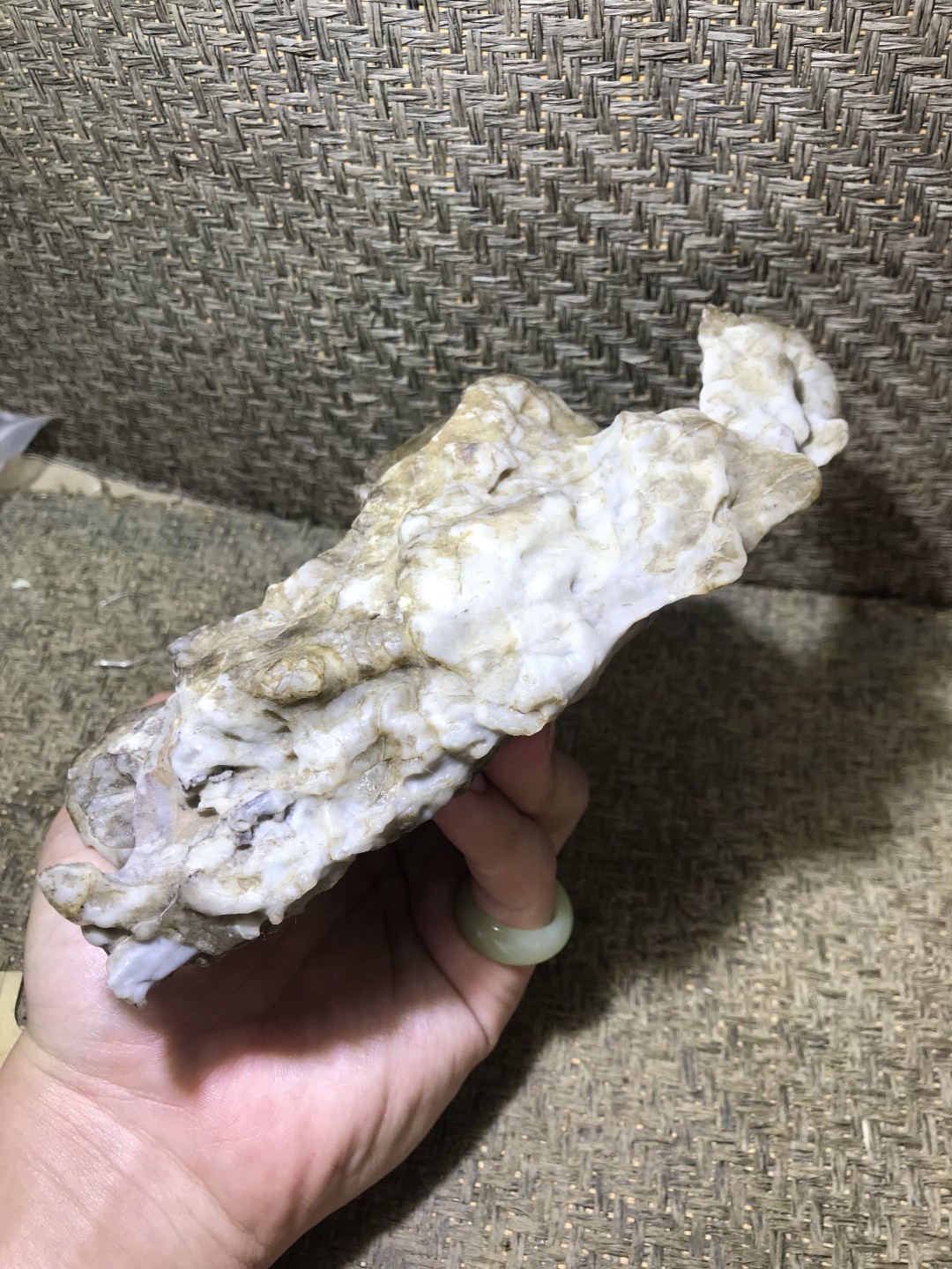 精美戈壁高玉化风凌石原石笔摆件.（把件）一块
