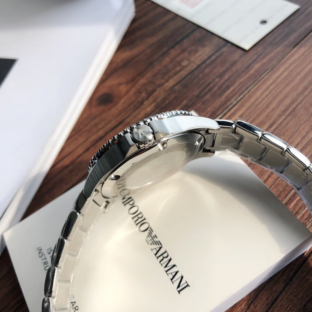 阿玛尼Armani手表官方正品授权 全国联保 支持专柜验货 (Emporio Armani)阿玛尼2021新款商务休闲欧美简约大气石英钢带男士腕表 AR11338 潜水运动风 三针日历框 日晷纹表圈 绿色表盘，彰显品质生活，精细抛光工艺打造，延续表身质感，细节处尽显品牌质感，不锈钢表带  镌刻鹰LOGO.   细节品质感，体现别具一格的生活 矿物质强化玻璃 100m生活防水 表盘直径42mm 表壳厚度12mm