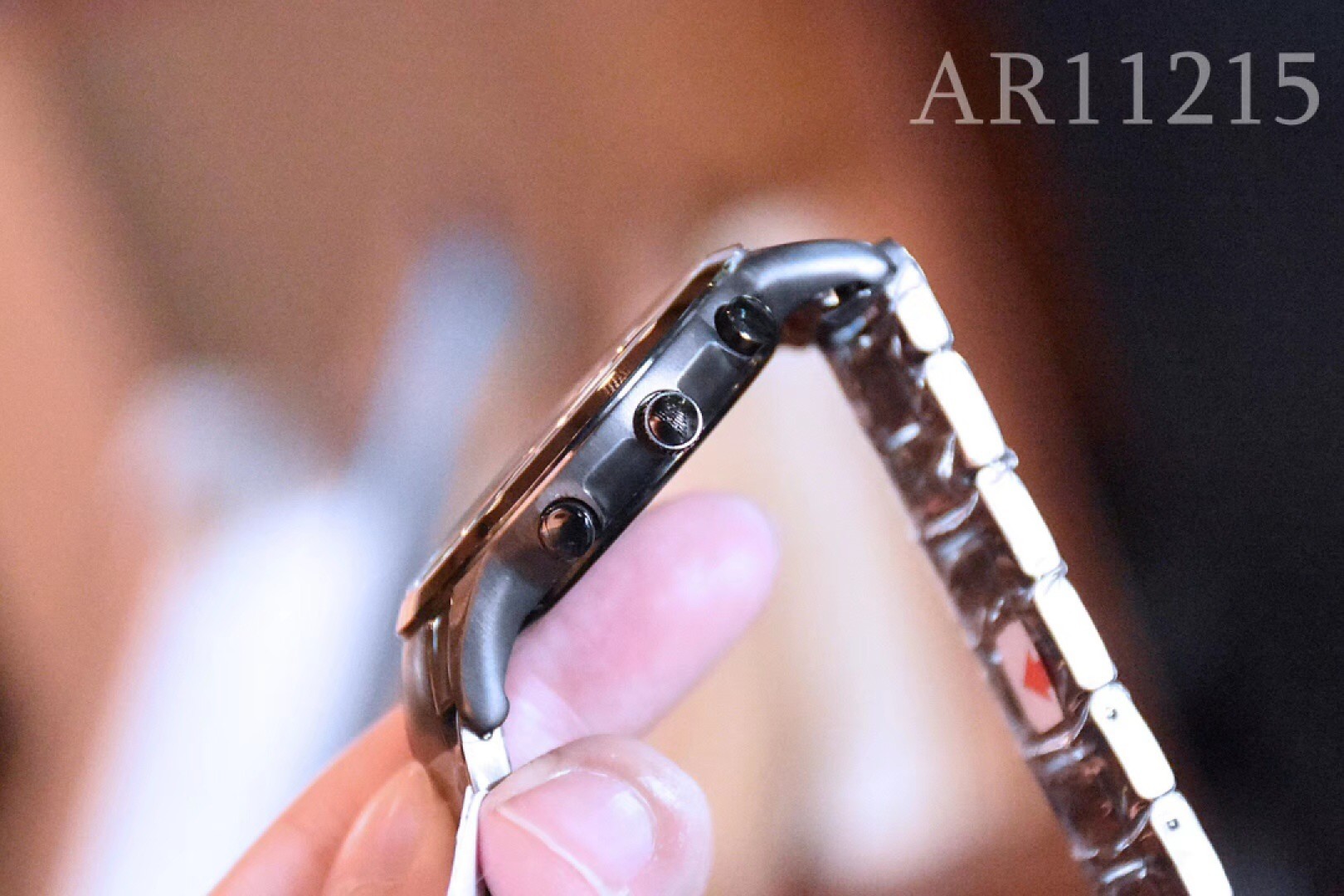 阿玛尼Armani手表官方正品授权 全国联保 支持专柜验货 阿玛尼Armani    型号：Ar11215 表壳：316L精钢 表镜：强化矿物质玻璃 表带：316L精钢 表扣：双按扣 尺寸：43mm*11mm  湛蓝沉稳的配色 新颖偏三眼多功能表盘 商务风又不失时尚感的男士腕表