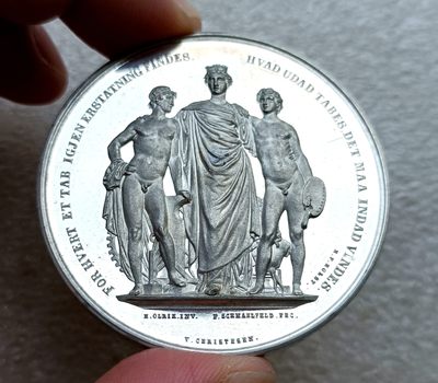 $苏联怀表、铜钱、各国币章$ 彼得堡世界钱币勋章拍卖第4期，本周五六两连拍，0佣金全场包邮,6月18号晚七点半0元起拍  - 丹麦1872年哥本哈根北欧工业艺术博览会大型锡制纪念章 54mm 