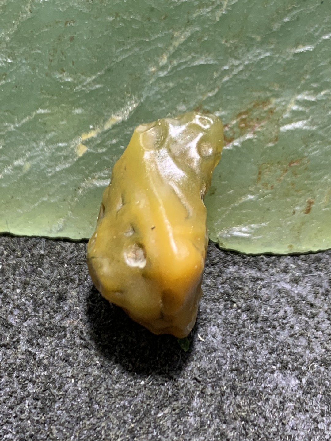精美戈壁筋脉石小原石一颗
