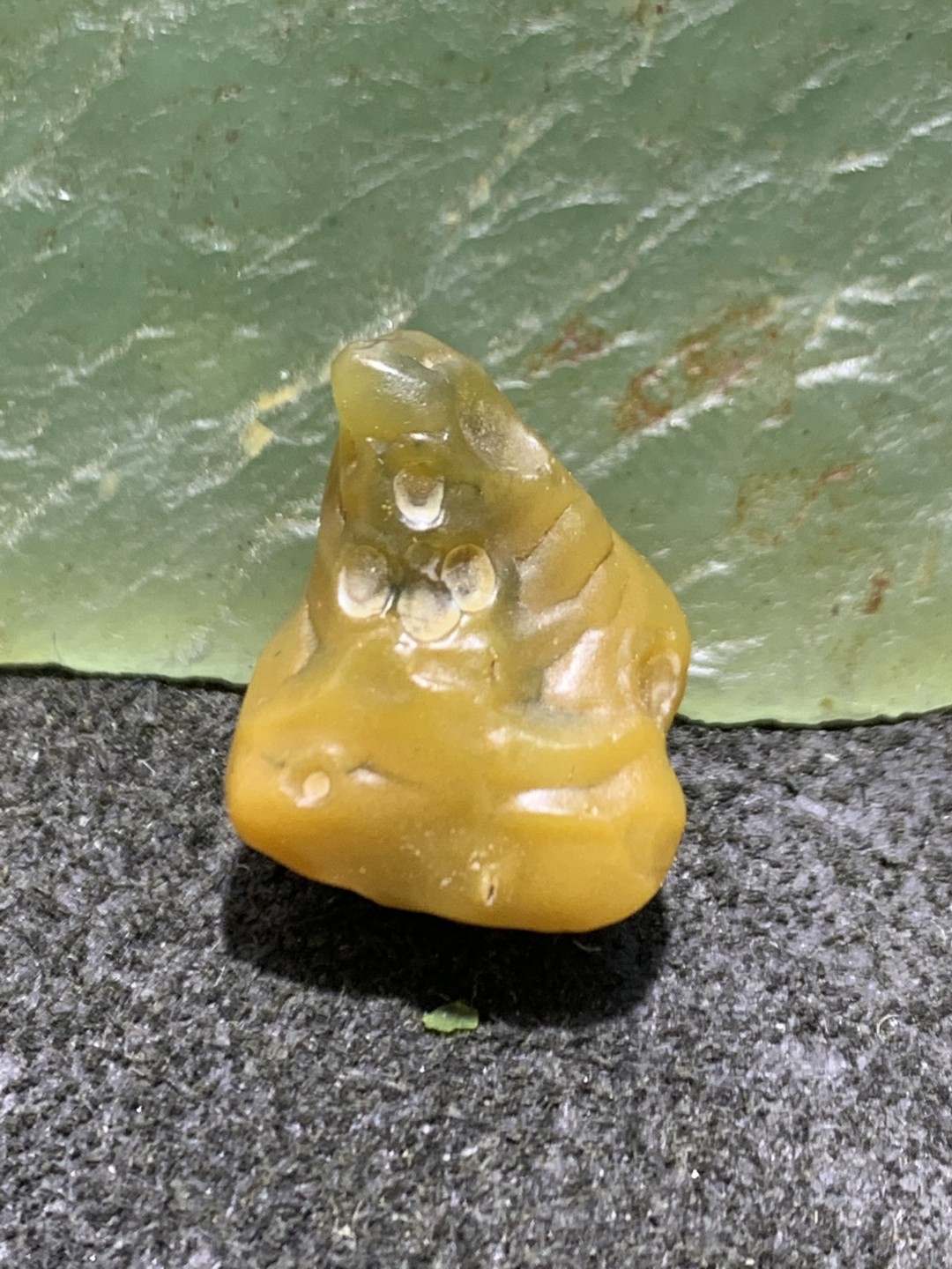 精美戈壁筋脉石小原石一颗