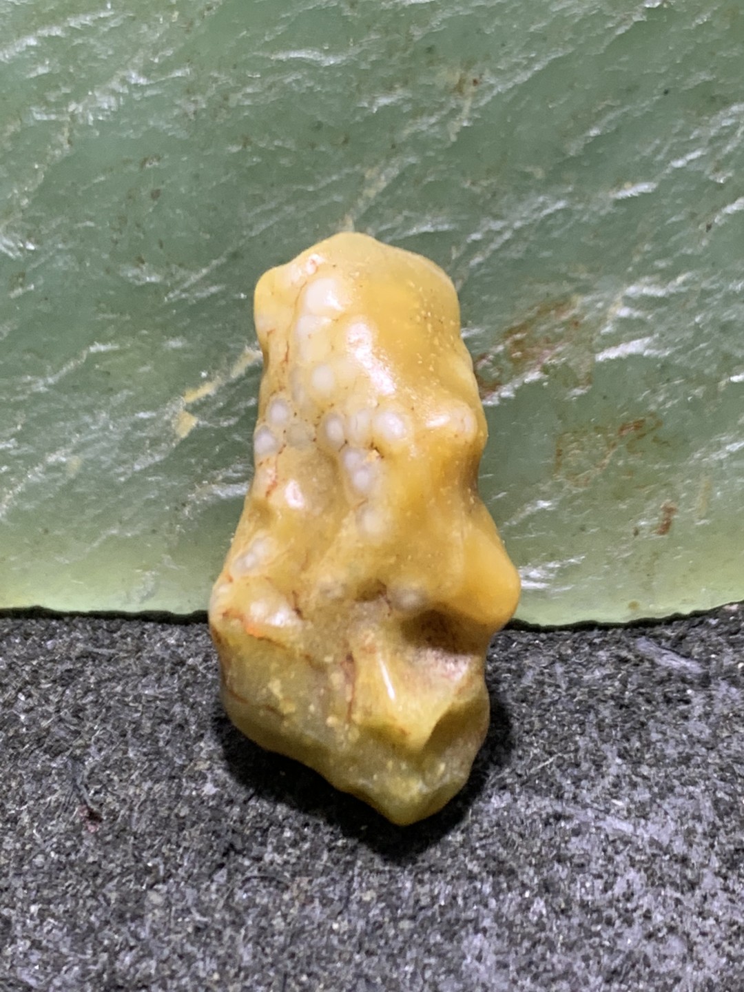 精美戈壁筋脉石小原石一颗